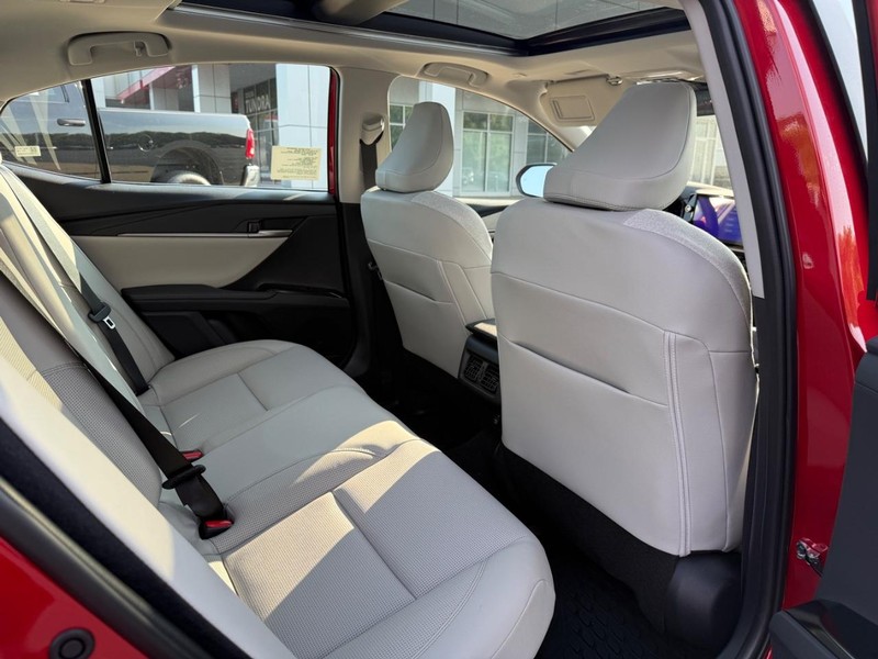Toyota Camry Vehicle Image 6