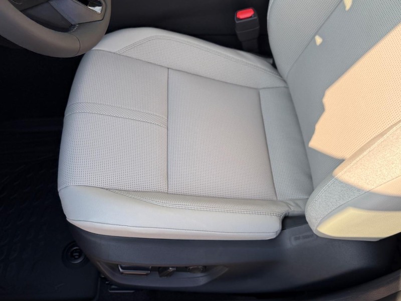 Toyota Camry Vehicle Image 11