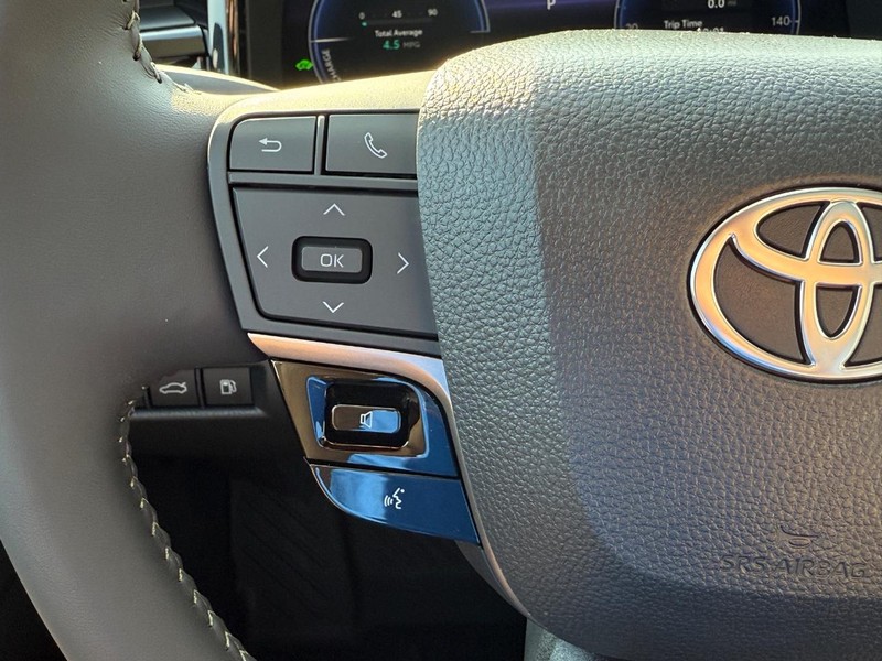 Toyota Camry Vehicle Image 12