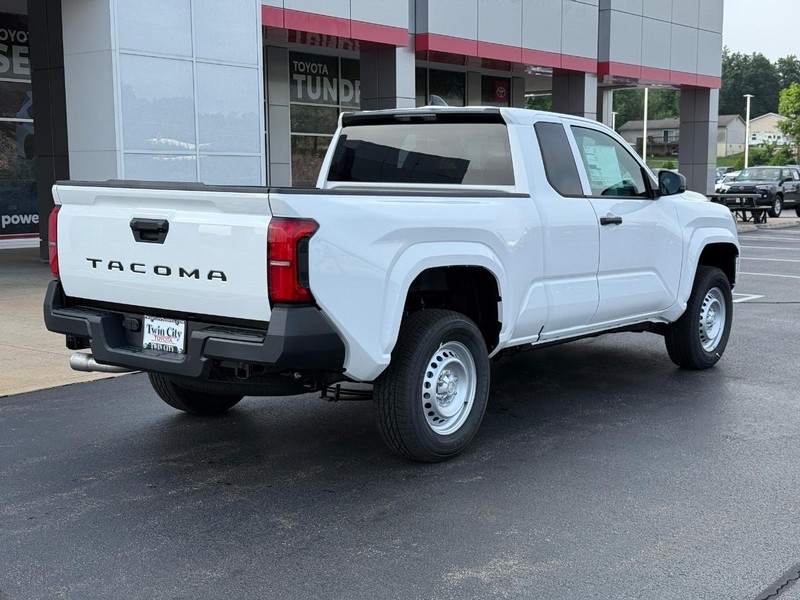 Toyota Tacoma 2WD Vehicle Image 3