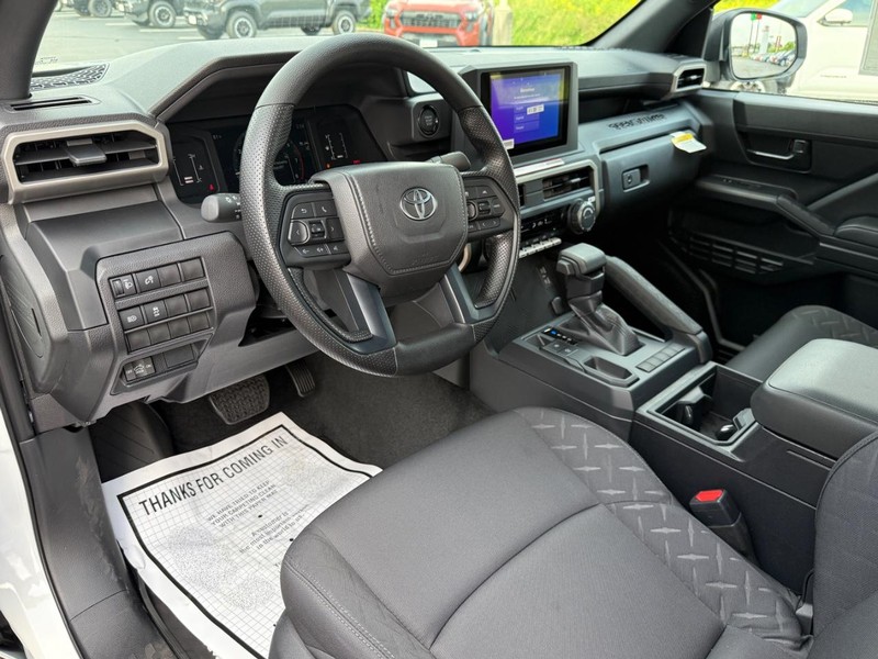 Toyota Tacoma 2WD Vehicle Image 6