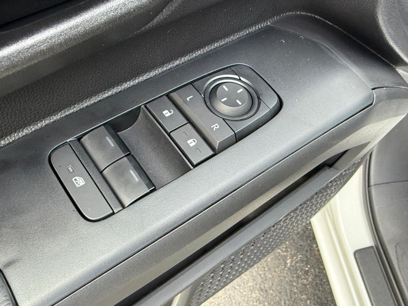 Toyota Tacoma 2WD Vehicle Image 7