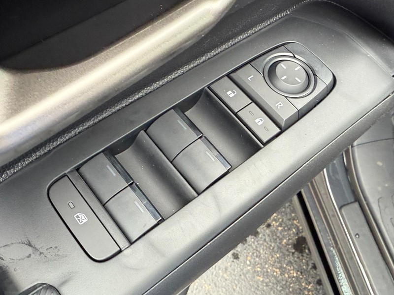 Toyota Tacoma 4WD Hybrid Vehicle Image 10