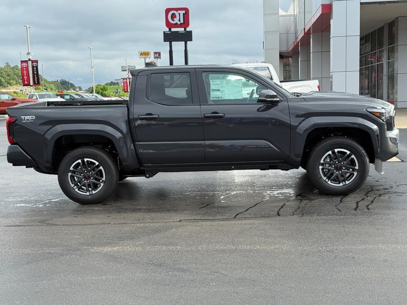 Toyota Tacoma 4WD Vehicle Image 2