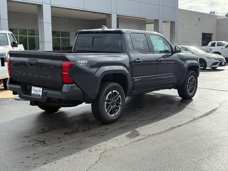 Toyota Tacoma 4WD Vehicle Image 3