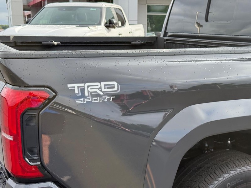 Toyota Tacoma 4WD Vehicle Image 4