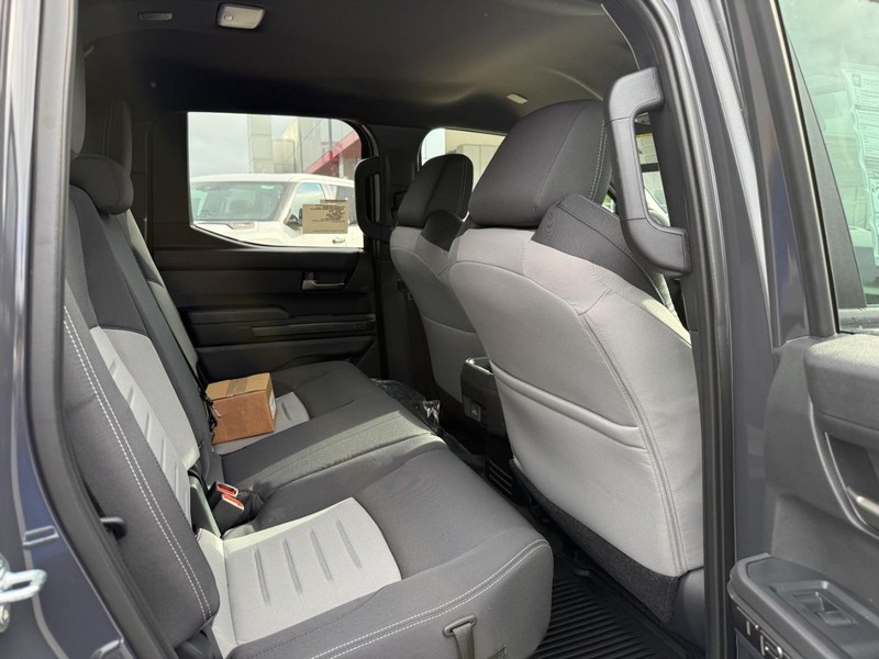 Toyota Tacoma 4WD Vehicle Image 6