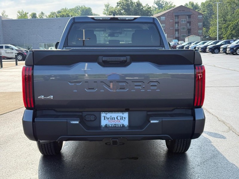 Toyota Tundra 4WD Vehicle Image 5