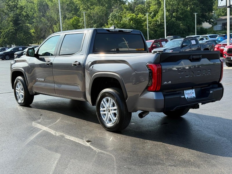 Toyota Tundra 4WD Vehicle Image 6