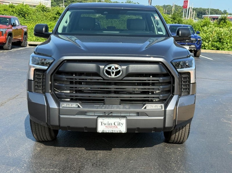 Toyota Tundra 4WD Vehicle Image 9