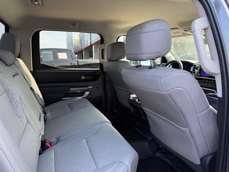 Toyota Tundra 4WD Vehicle Image 10