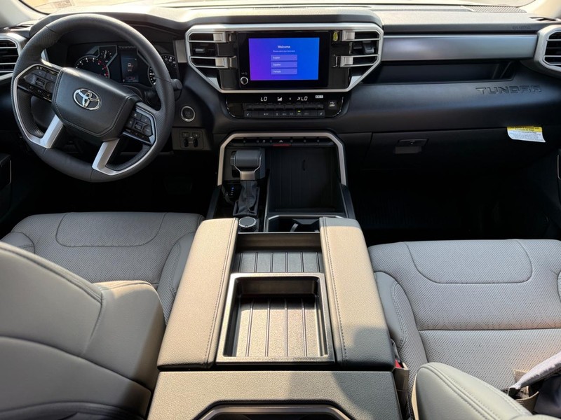 Toyota Tundra 4WD Vehicle Image 11