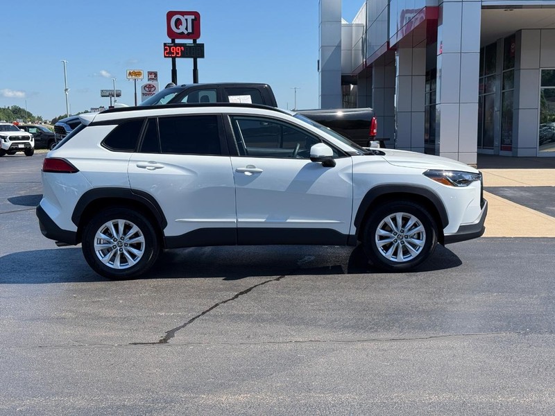 Toyota Corolla Cross Vehicle Image 2