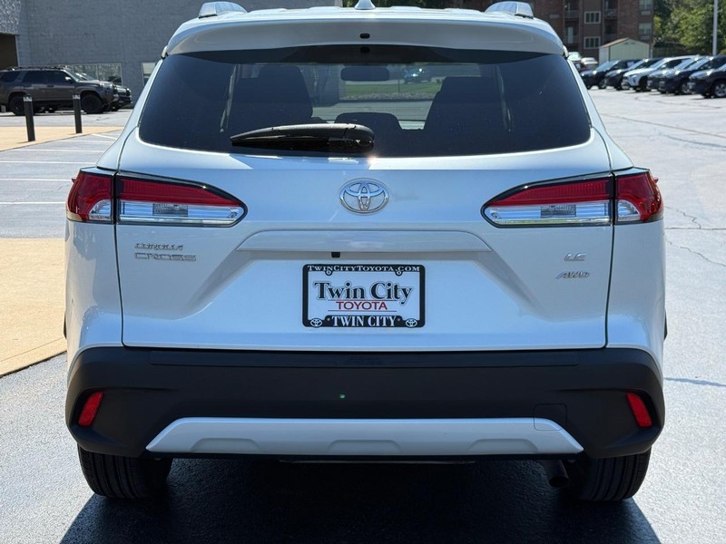 Toyota Corolla Cross Vehicle Image 5