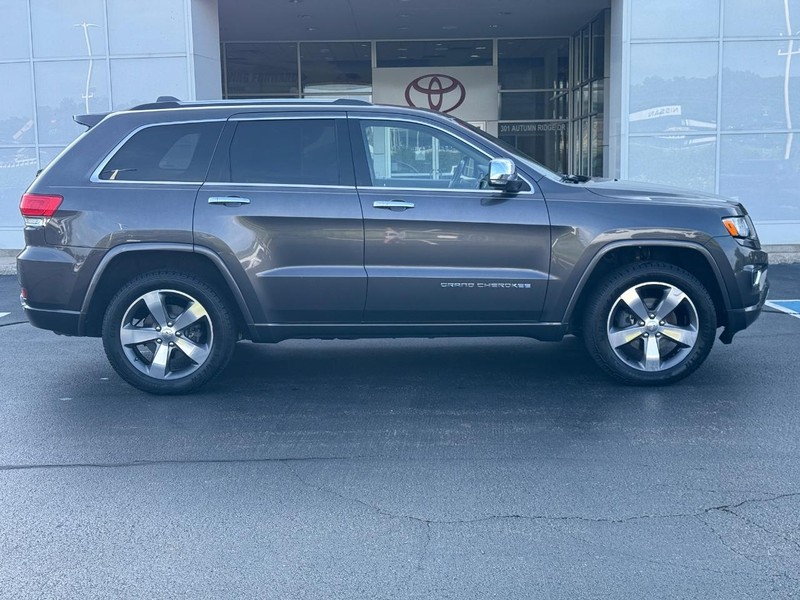 Jeep Grand Cherokee Vehicle Image 2
