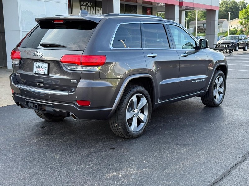 Jeep Grand Cherokee Vehicle Image 3