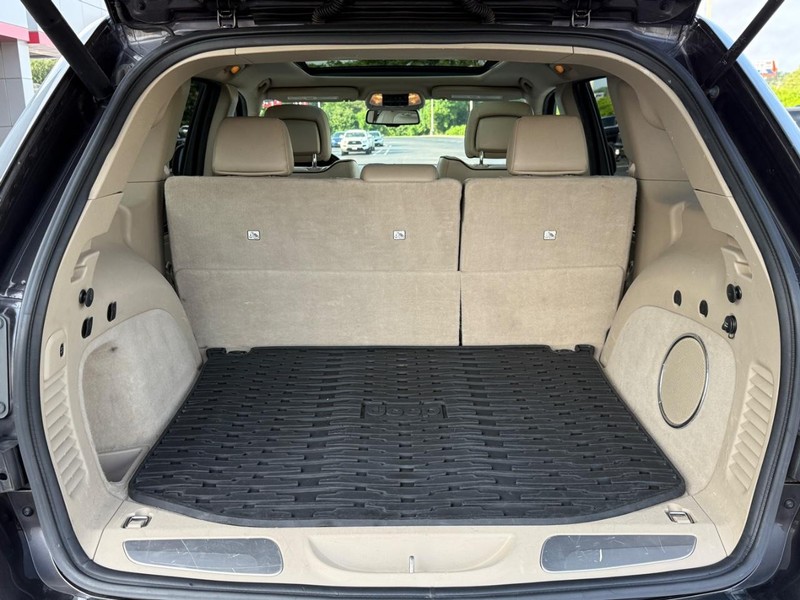 Jeep Grand Cherokee Vehicle Image 4