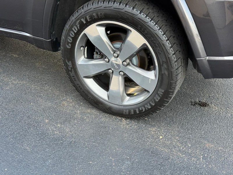 Jeep Grand Cherokee Vehicle Image 7