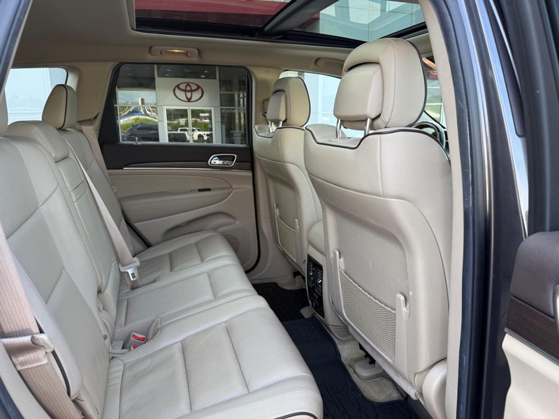 Jeep Grand Cherokee Vehicle Image 10
