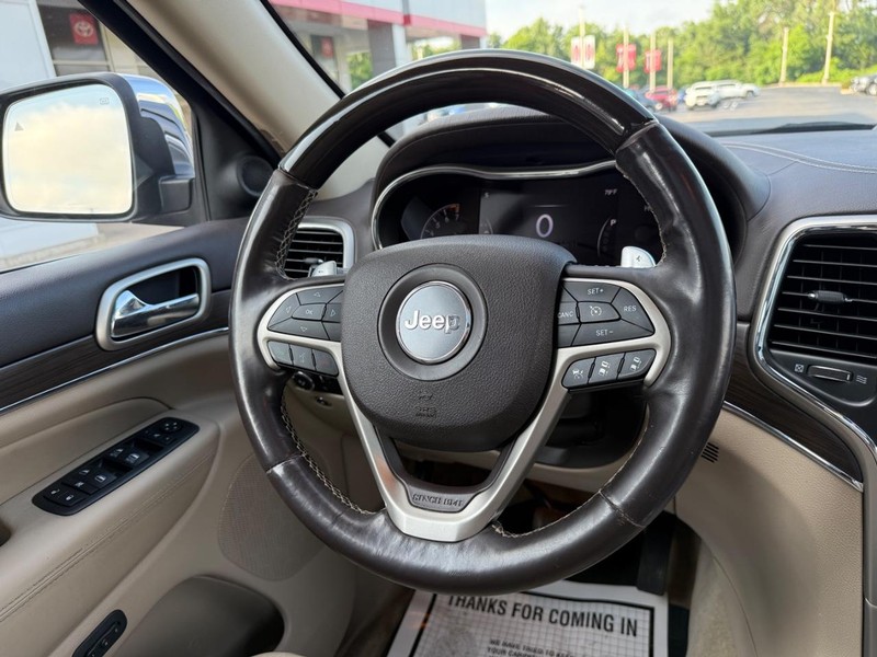 Jeep Grand Cherokee Vehicle Image 12