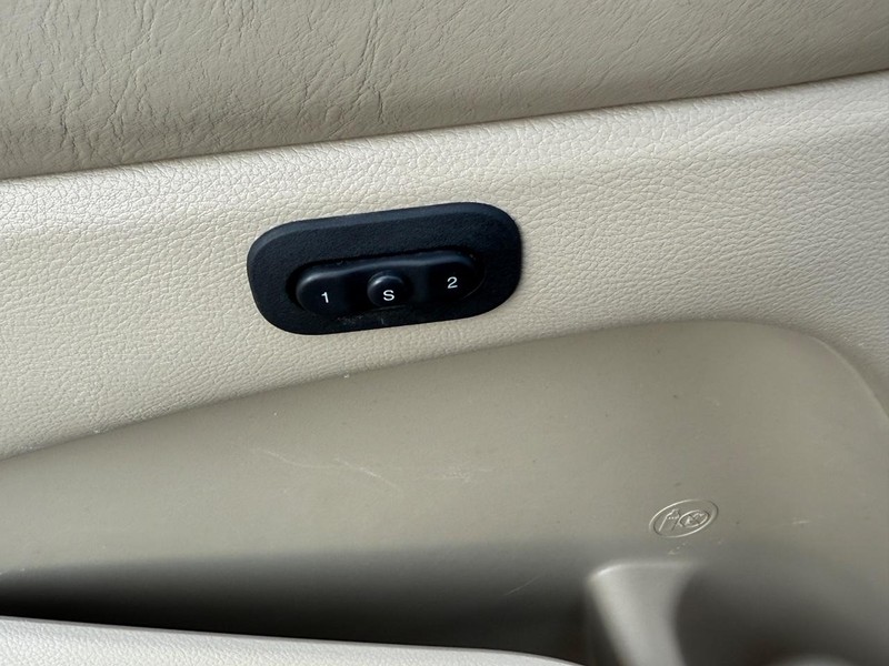 Jeep Grand Cherokee Vehicle Image 15