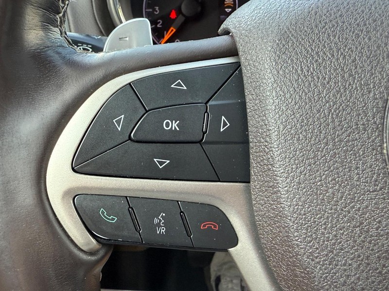 Jeep Grand Cherokee Vehicle Image 17