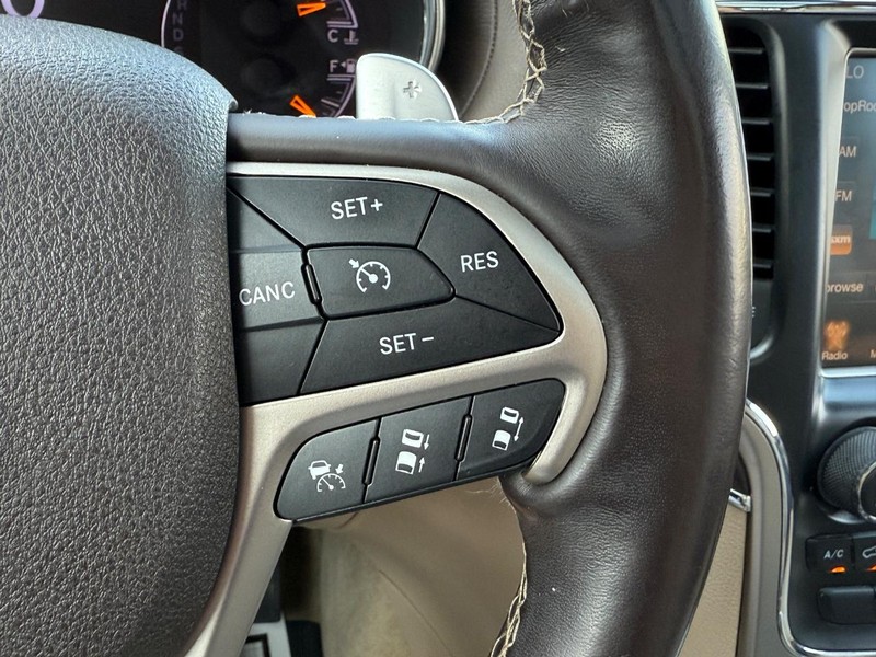 Jeep Grand Cherokee Vehicle Image 18