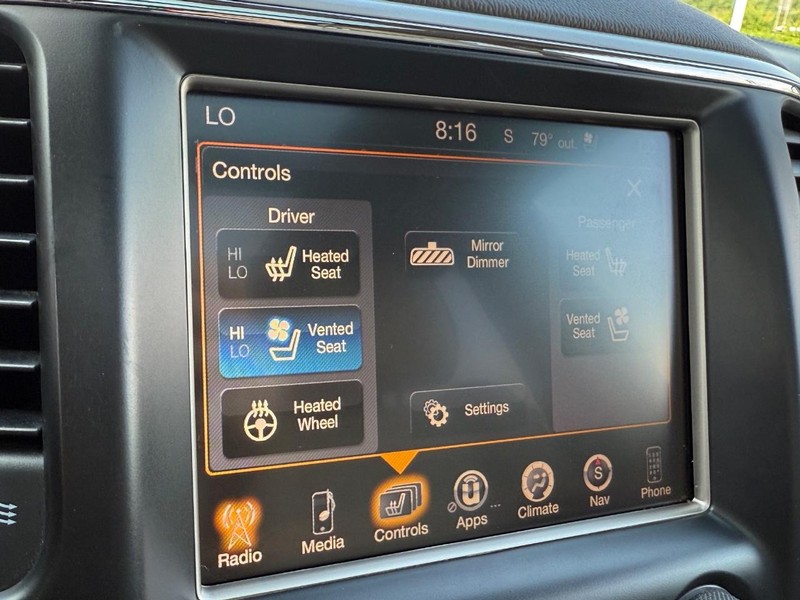 Jeep Grand Cherokee Vehicle Image 22