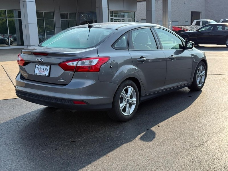 Ford Focus Vehicle Image 3