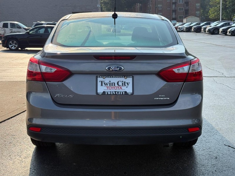 Ford Focus Vehicle Image 5