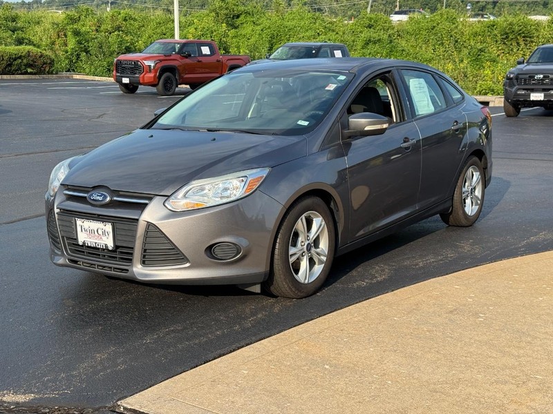 Ford Focus Vehicle Image 9