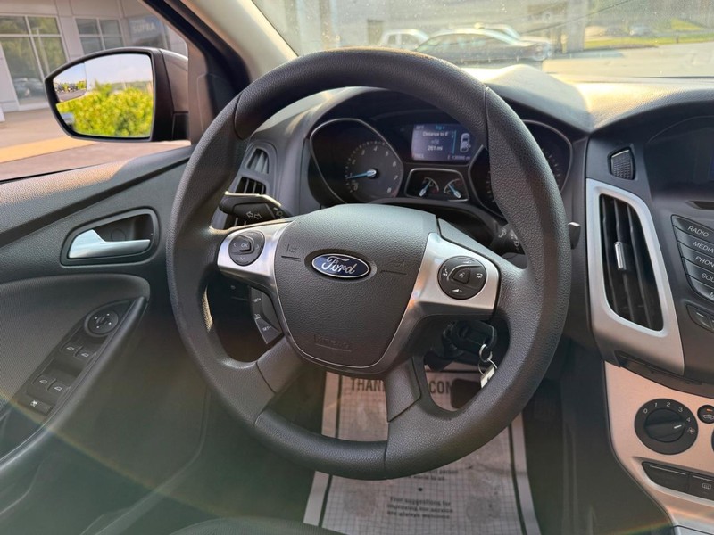 Ford Focus Vehicle Image 13