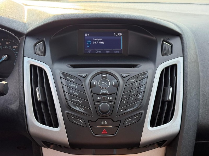 Ford Focus Vehicle Image 14