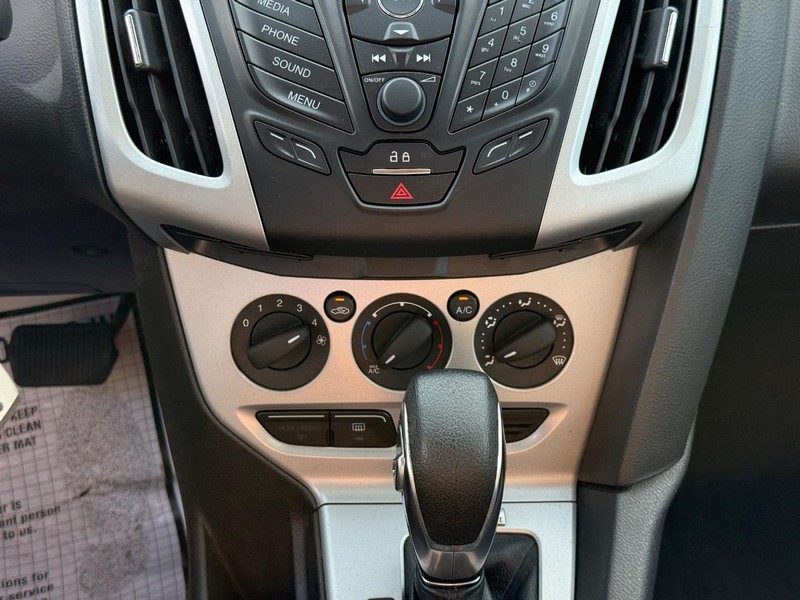 Ford Focus Vehicle Image 15