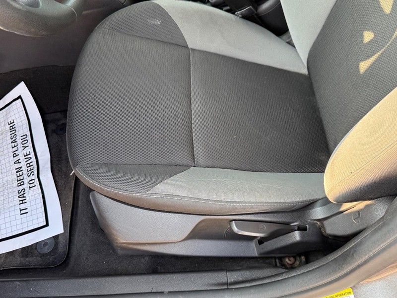 Ford Focus Vehicle Image 17