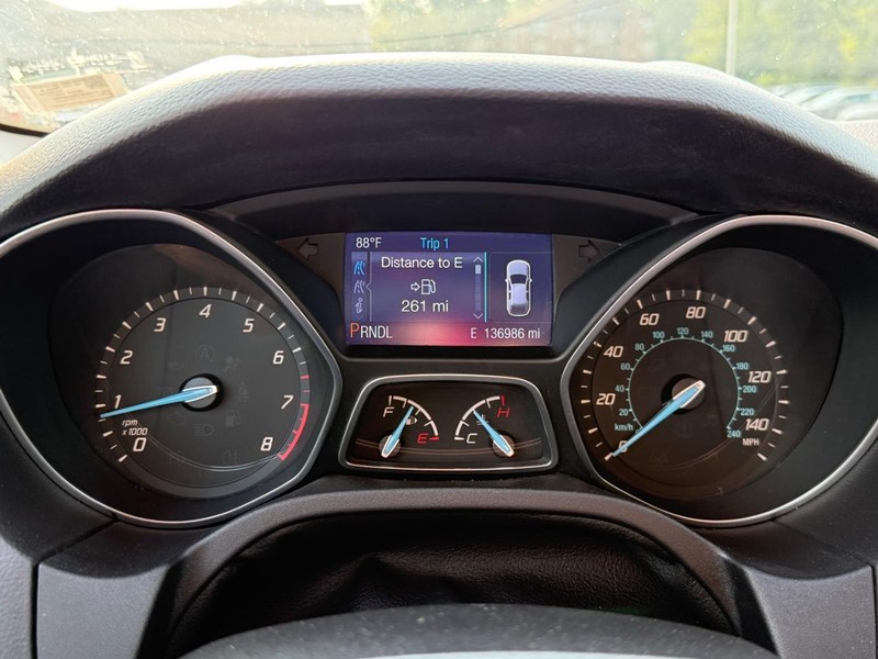 Ford Focus Vehicle Image 20