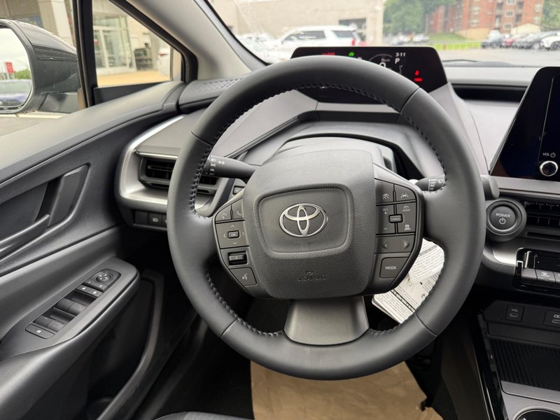 Toyota Prius Vehicle Image 7