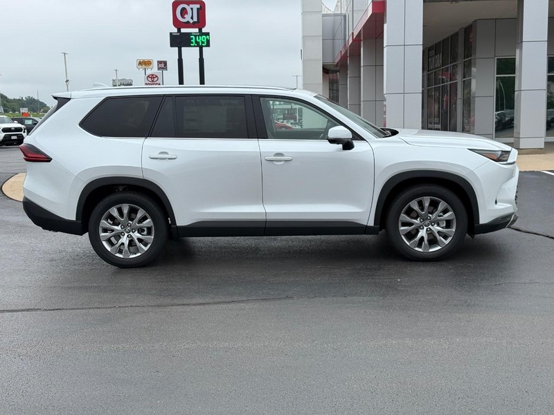 Toyota Grand Highlander Vehicle Image 2