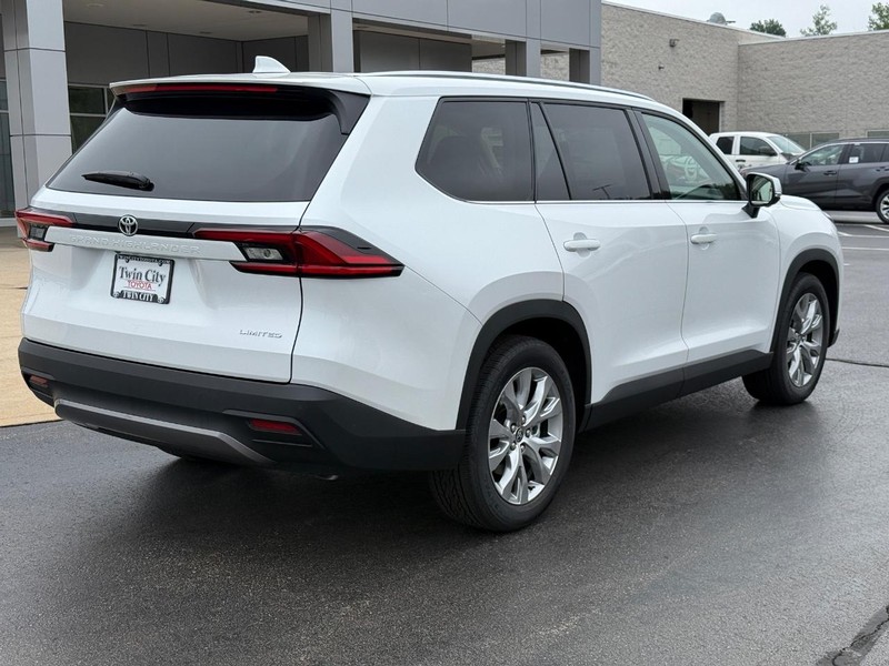 Toyota Grand Highlander Vehicle Image 3