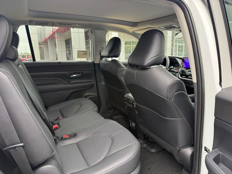 Toyota Grand Highlander Vehicle Image 7