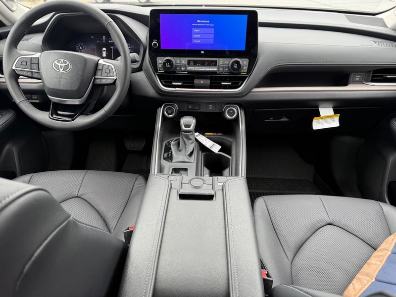 Toyota Grand Highlander Vehicle Image 8
