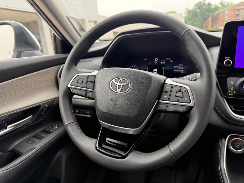 Toyota Grand Highlander Vehicle Image 9