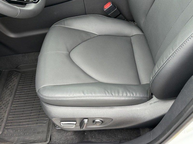 Toyota Grand Highlander Vehicle Image 13