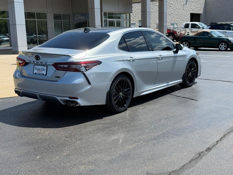 Toyota Camry Vehicle Image 3