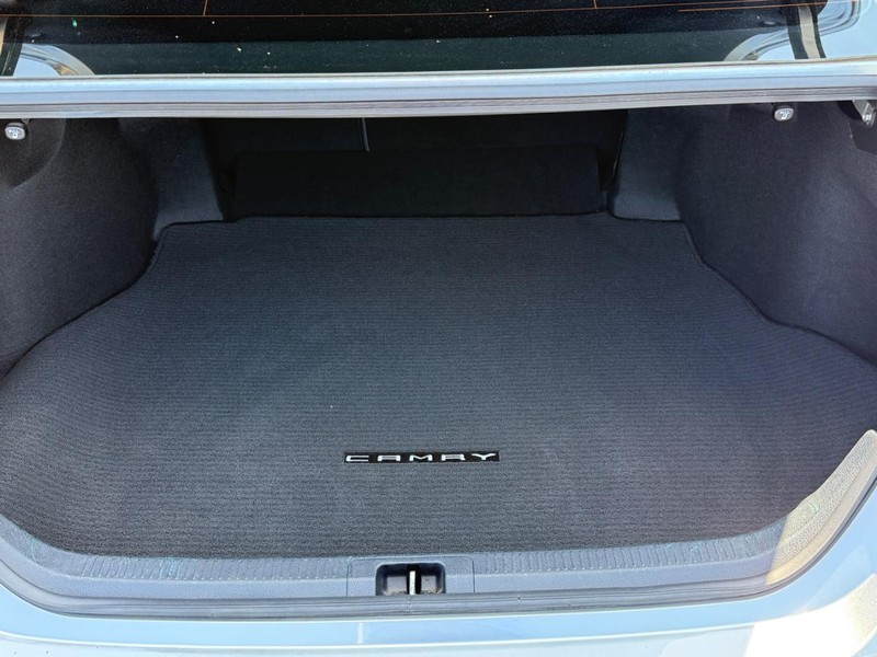 Toyota Camry Vehicle Image 4