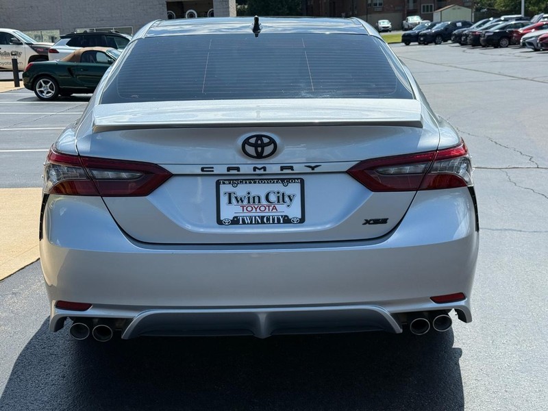 Toyota Camry Vehicle Image 5