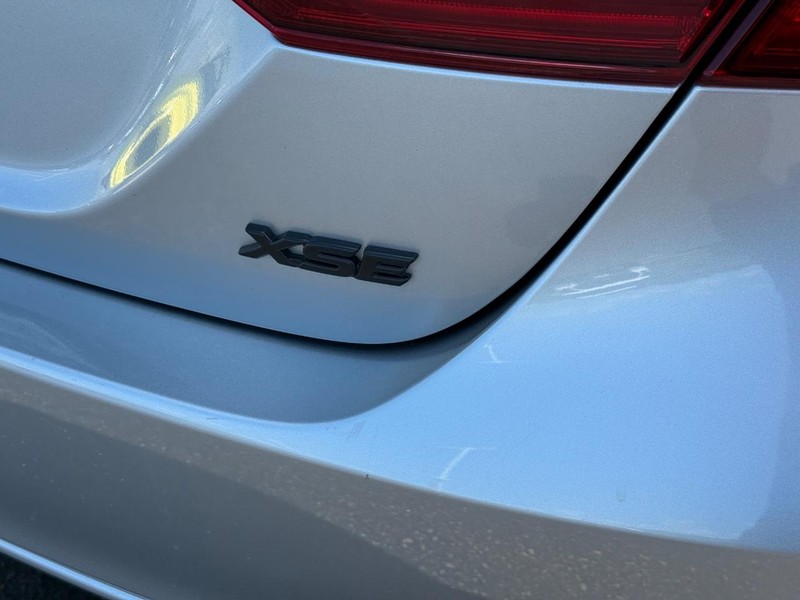 Toyota Camry Vehicle Image 6