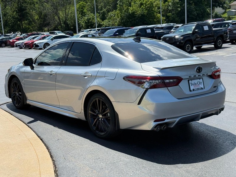Toyota Camry Vehicle Image 7