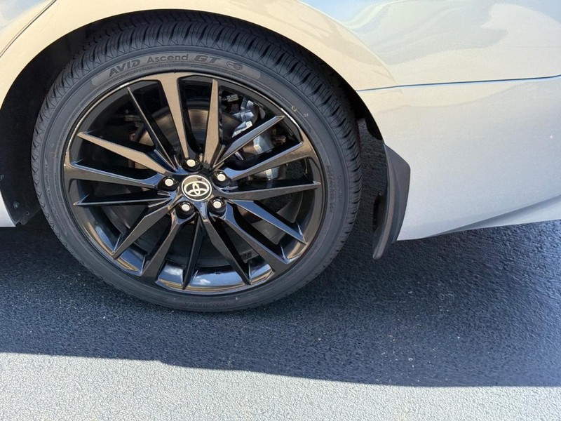 Toyota Camry Vehicle Image 8