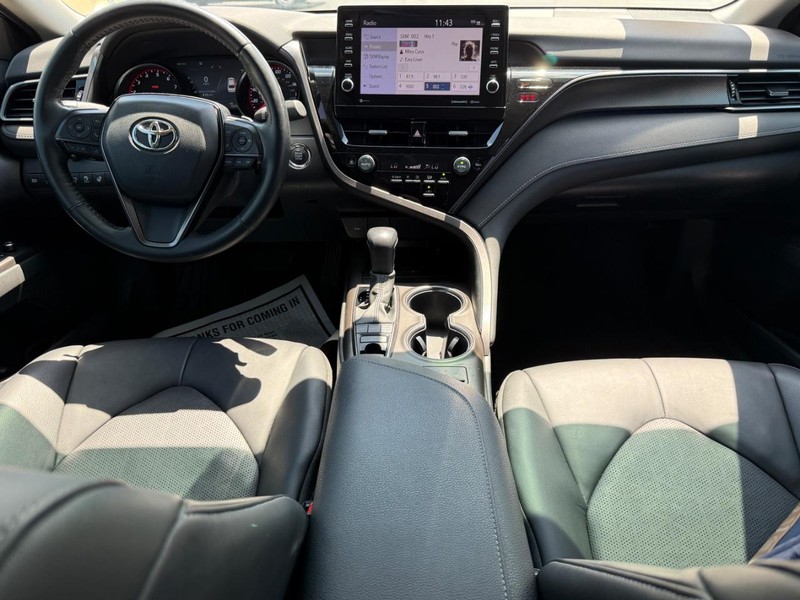 Toyota Camry Vehicle Image 12